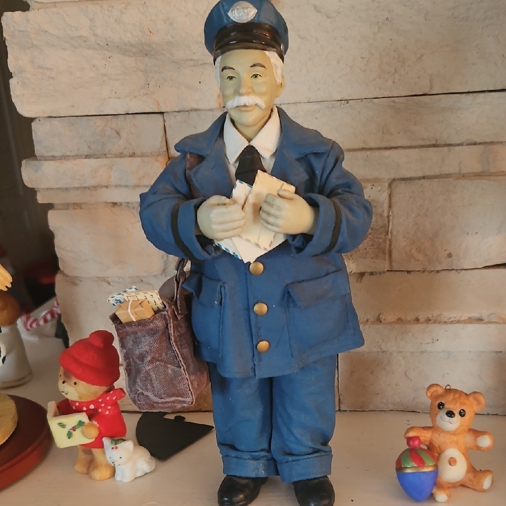 Clothtique Possible Dreams 1995 Paper Mache and Resin Mailman.